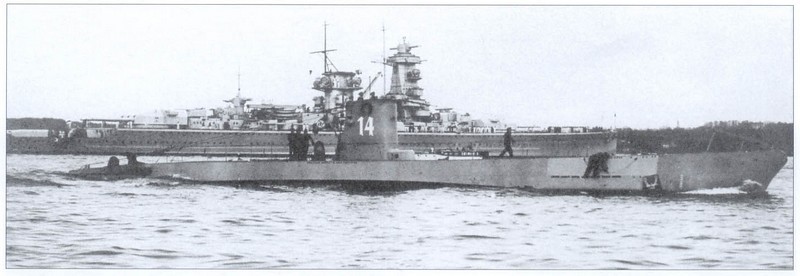 El U-14 se dispone a salir del puerto