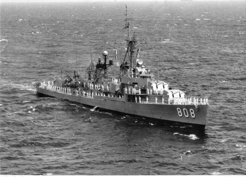 USS Dennis J. Buckley DD 808. Construido en 1945
