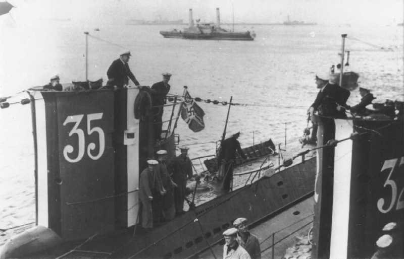 El U-35 junto al U-32
