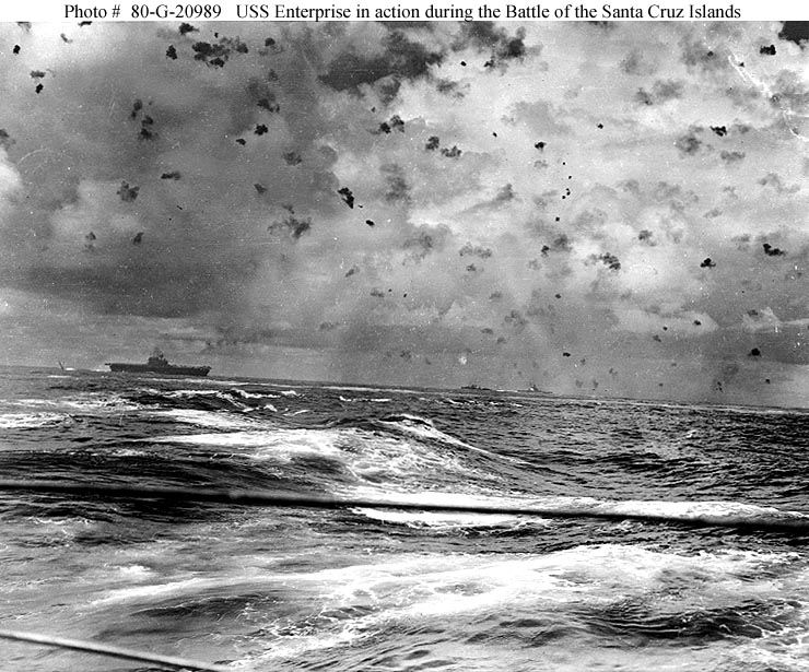 El USS Enterprise durante los combates de la Isla de Santa Cruz