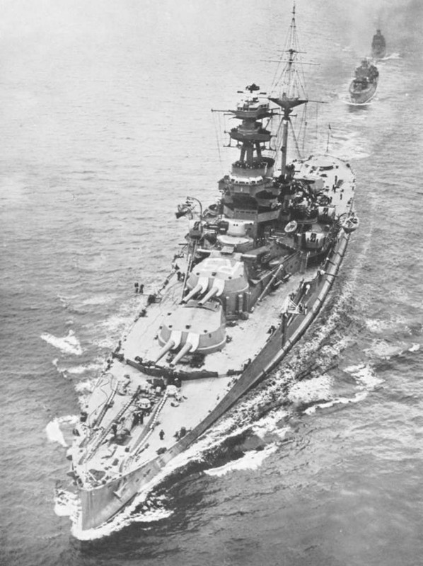 El HMS Royal Sovereign durante la Guerra Civil Española