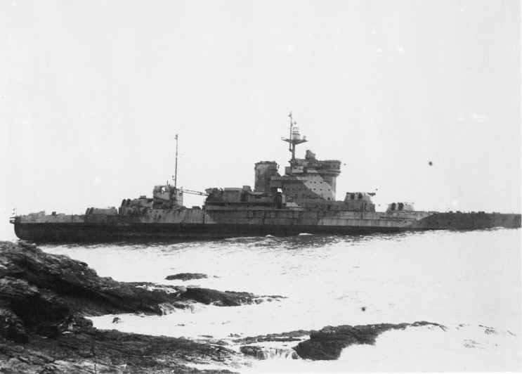 Triste final del HMS Warspite, embarranco en la costa de Cornish