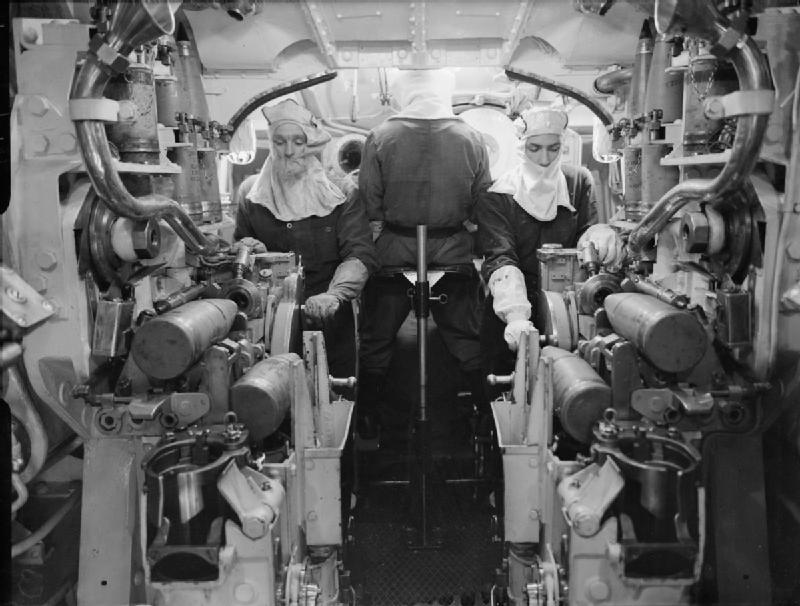 Interior de una de las torres de 133 mm del HMS King George V