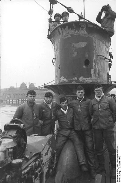 Tripulación del U-50 después de ser condecorados en Wilhelmshaven, el 2 de marzo de 1940