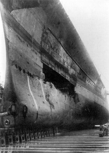 El 20 de junio de 1940 Gneisenau fue golpeado por un torpedo del submarino británico HMS Clyde que hizo un enorme agujero en su casco