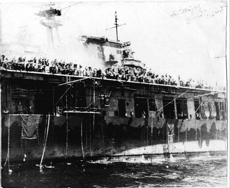 El 26 de octubre de 1942 el USS Hornet es abandonado