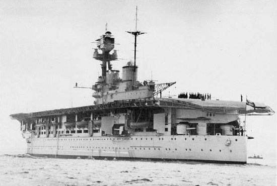 Portaviandas Británico HMS Eagle de 22.600 Toneladas
