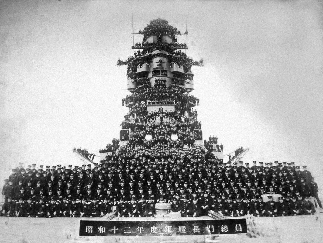El IJN Nagato y su tripulación en 1937