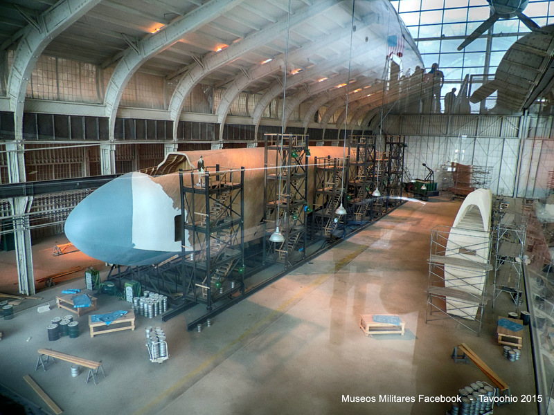 Escenario que fue usado en la filmación de la película The Aviator del 2004. Hoy esta maqueta se encuentra exhibida a un lado del gigantesco avión en Evergreen Aviation and Space Museum