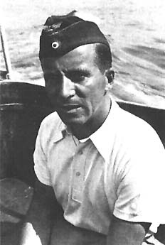 El comandante Werner Kraus a bordo del U-83