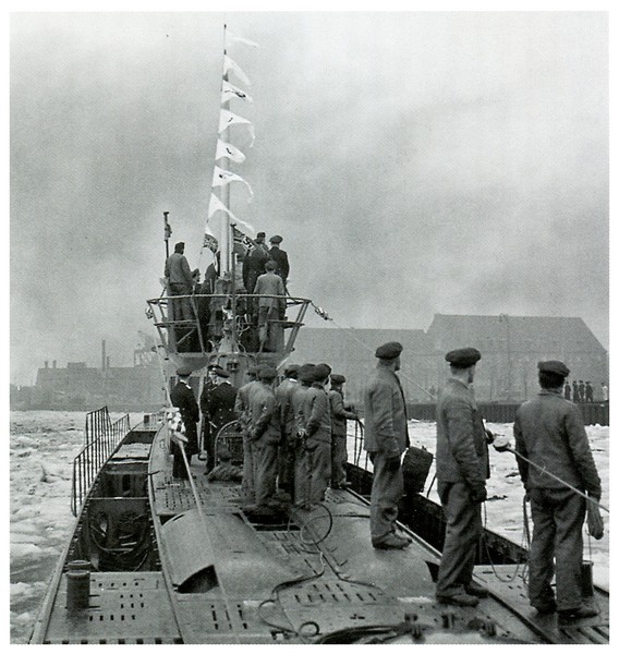 El U-37 en Wilhelmshaven el 18 de abril de 1940
