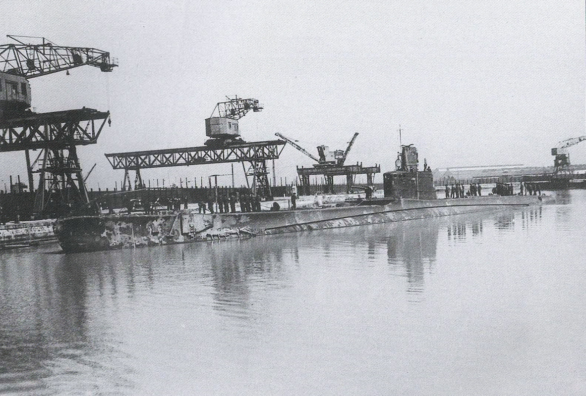 El Torelli maniobrar para entrar en el puerto de Burdeos
