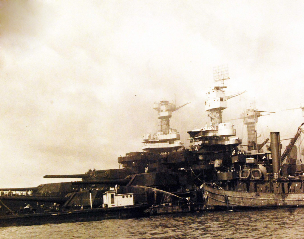 El USS West Virginia BB-48 después del ataque
