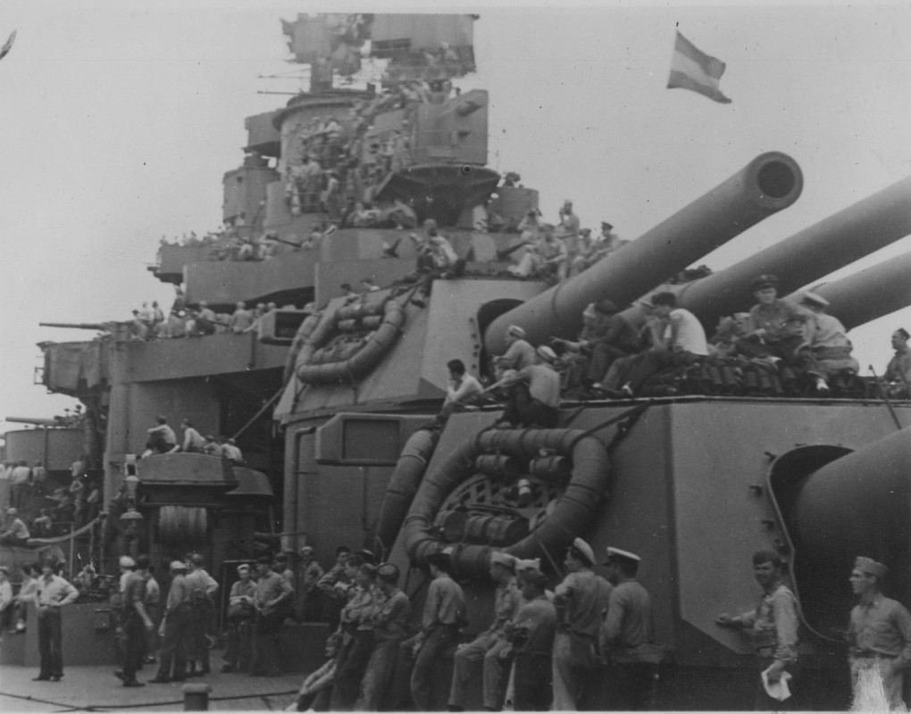 El USS New Mexico BB-40 en octubre 1943