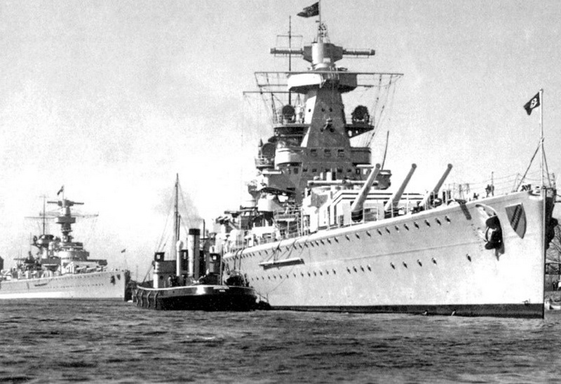 El Admiral Scheer con el Lutzow detrás, mayo 1937