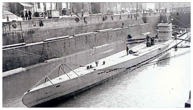 U-65 saliendo del puerto