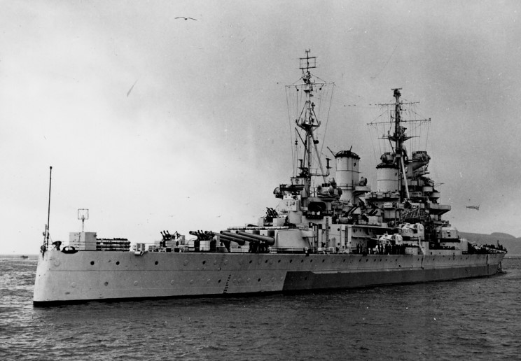 HMS Anson visto en Plymouth, Inglaterra en 1945