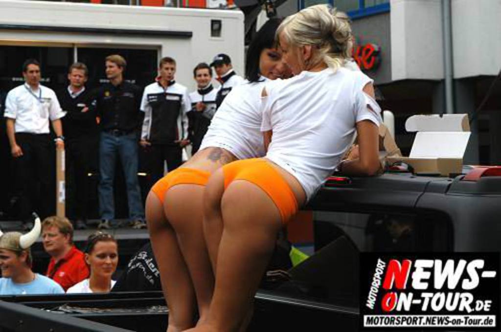 [Image: 04_24hrennen2009_adenauer_racing_day_girls.jpg]