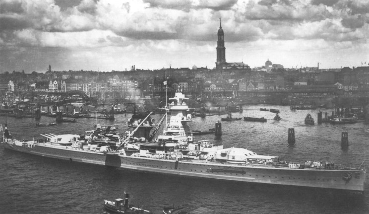 El Graf Spee en Alemania, mayo de 1939, en el regreso de la Legión Cóndor de España