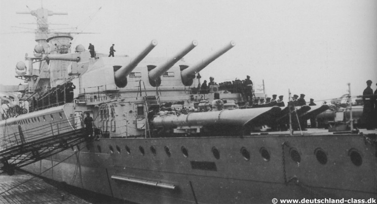 El Deutschland-Lützow durante su entrega a la Kriegsmarine