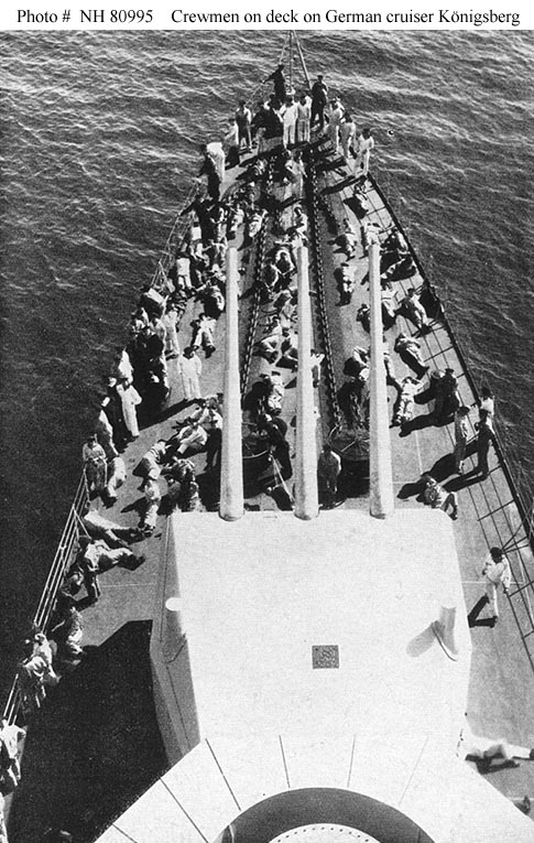 La tripulación en la cubierta del Königsberg