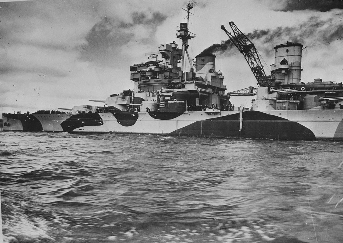 El HMS Howe en 1943