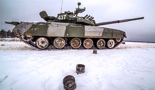 Т-80У Ucheniya_kantemirovskoj_tankovoj_divizii_07