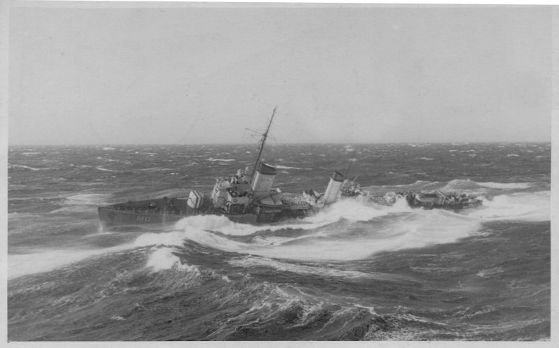 El Möwe en mar agitada durante la guerra civil española