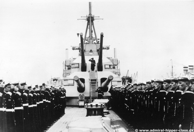 Ceremonia de entrega del Admiral Hipper a la Kriegsmarine