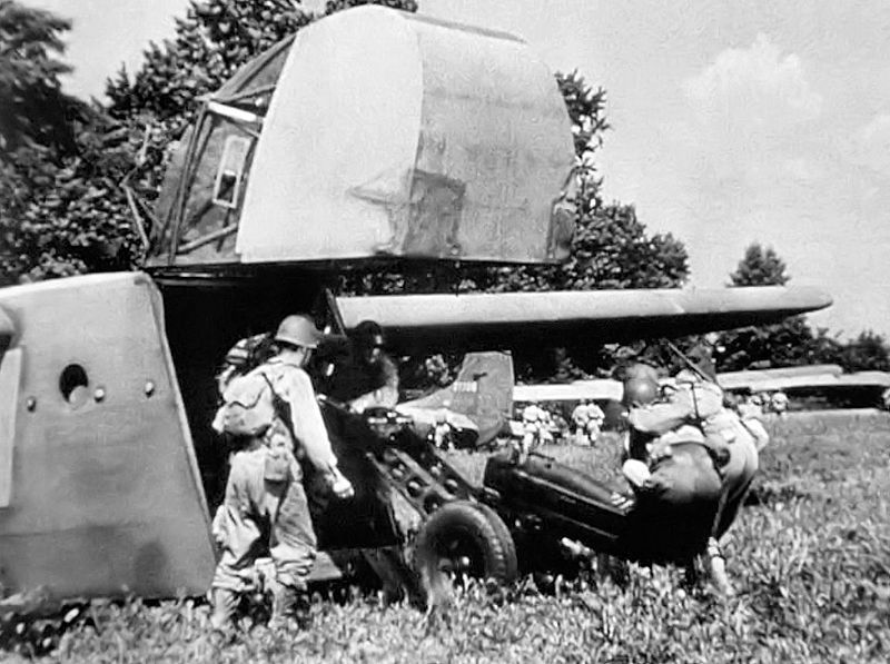 Descargando artillería. Entrenamiento 1944