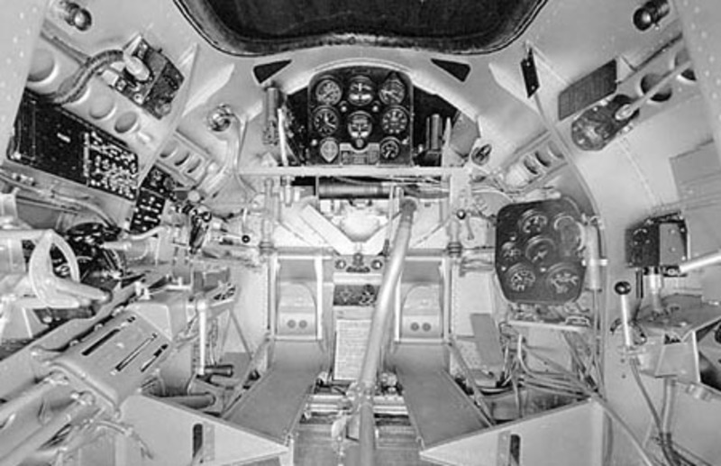 Interior de la cabina de un P-35A