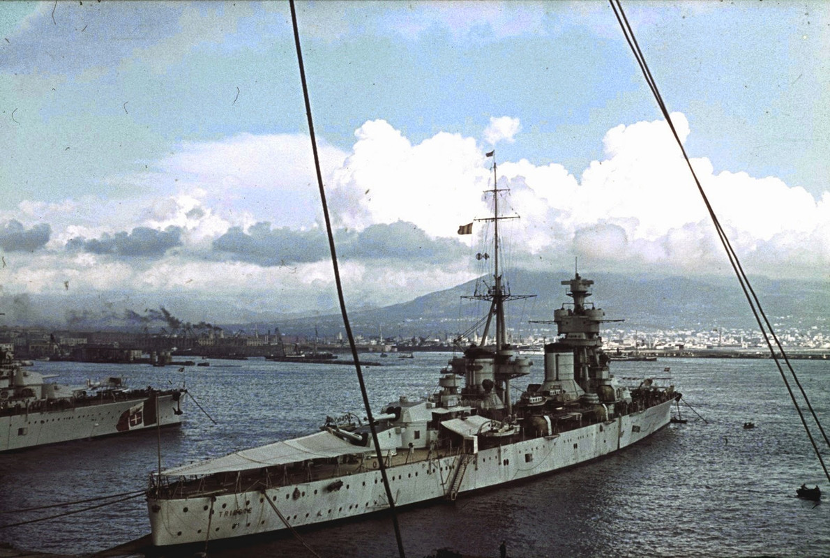 El Trieste en el Puerto de Nápoles en 1939