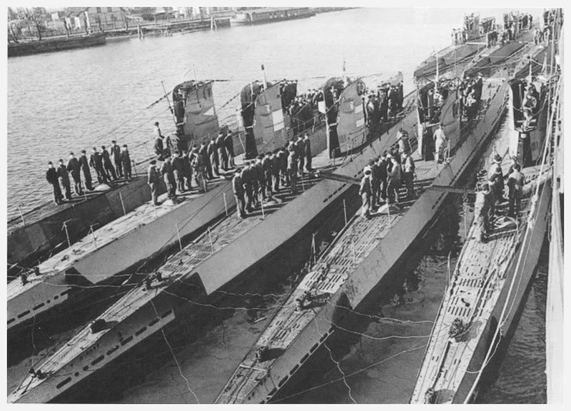 De derecha a izquierda, el U-6, U-7, U-10, U-61, U-62 en 1943
