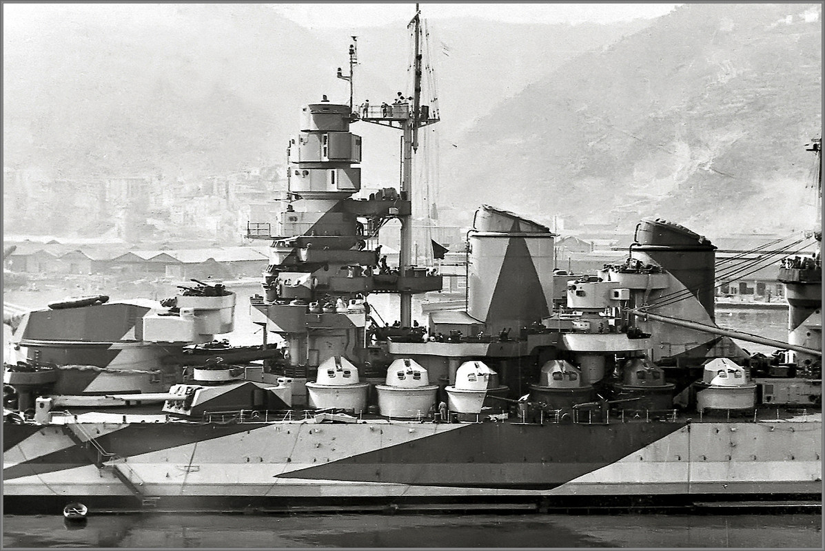El Acorazado Vittorio Veneto en La Spezia arsenal, Marzo de 1943