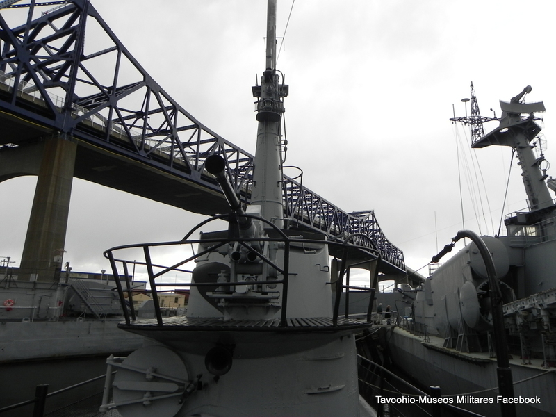 El USS-298 con la Hiddensee de origen soviético al lado