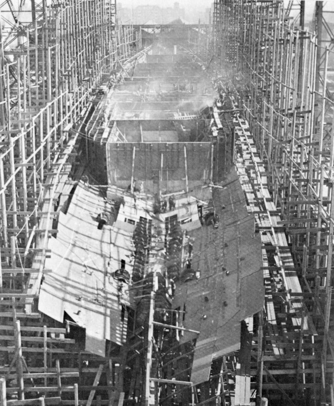 El USS Hornet CV-8 durante su construcción