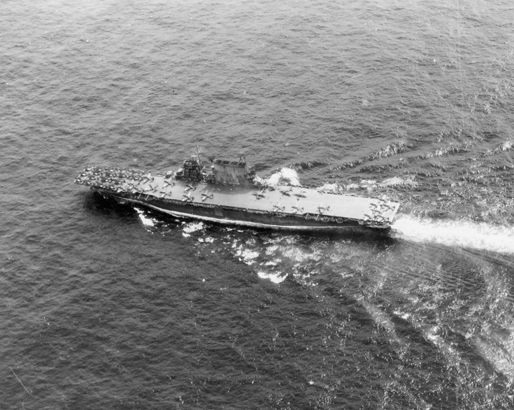 El USS Saratoga el 8 de febrero de 1944