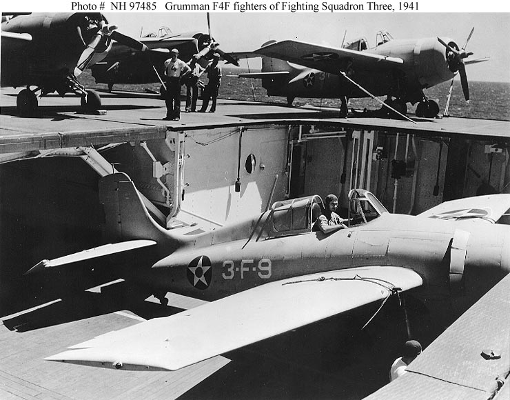 Un Grumman F4F-3 Wildcat del VF-3, preparándose para el despegando del USS Saratoga en octubre de 1941
