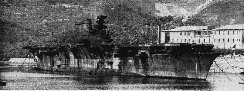 El RMI Aquila en La Spezia tras la guerra