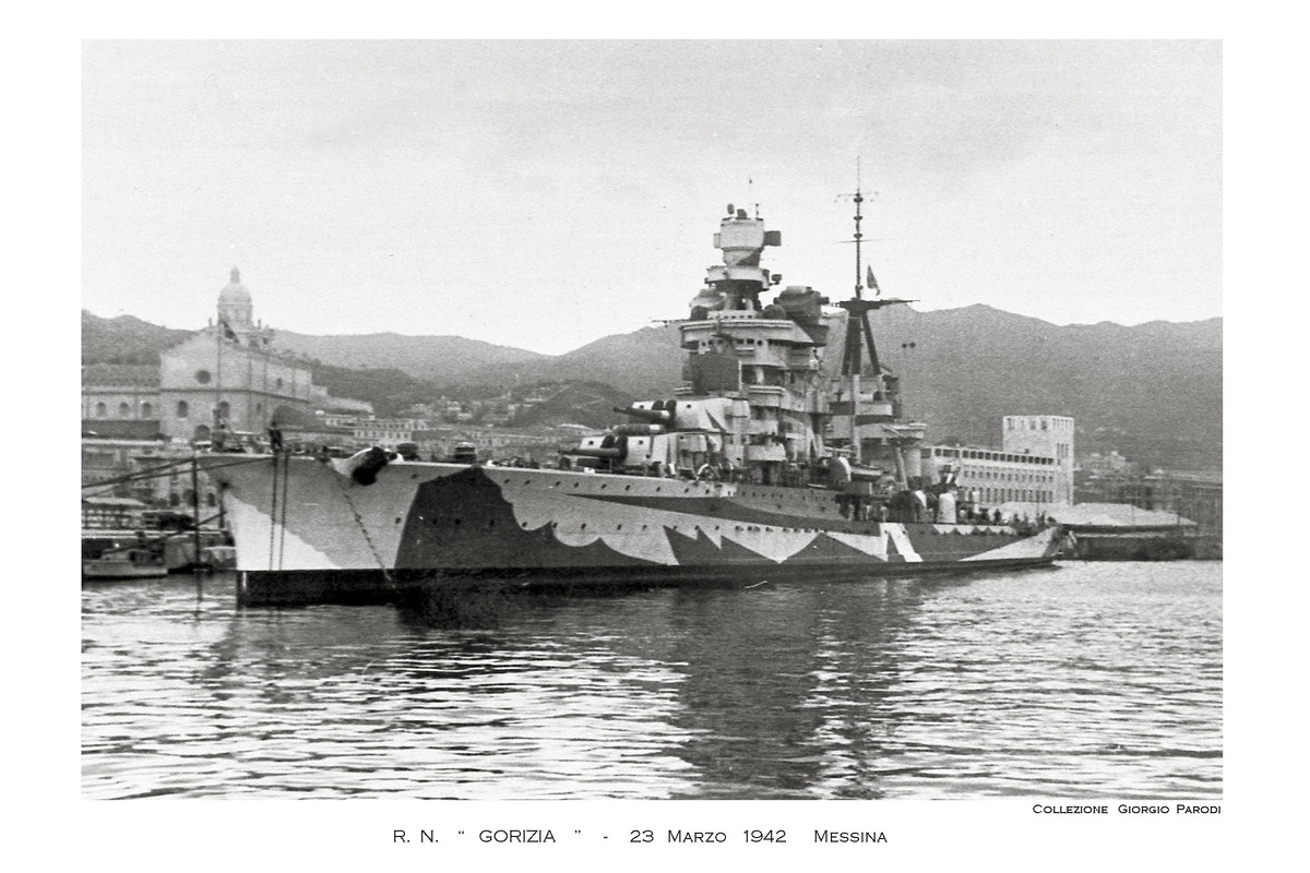 El Gorizia en el puerto de Messina, marzo de 1942