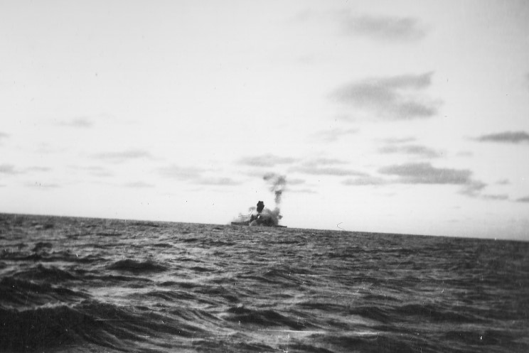 Secuencia de la explosión del almirante Graf Spee, a las afueras de las costas de Montevideo, Uruguay. 17 de diciembre de 1939