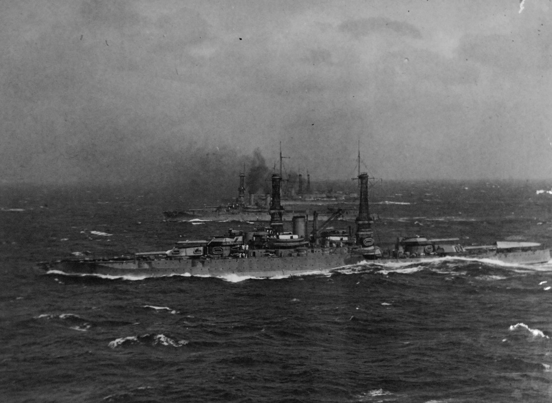Vista del USS New Mexico BB-40, USS Mississippi BB-41 y USS Idaho BB-42, el 24 de julio de 1919