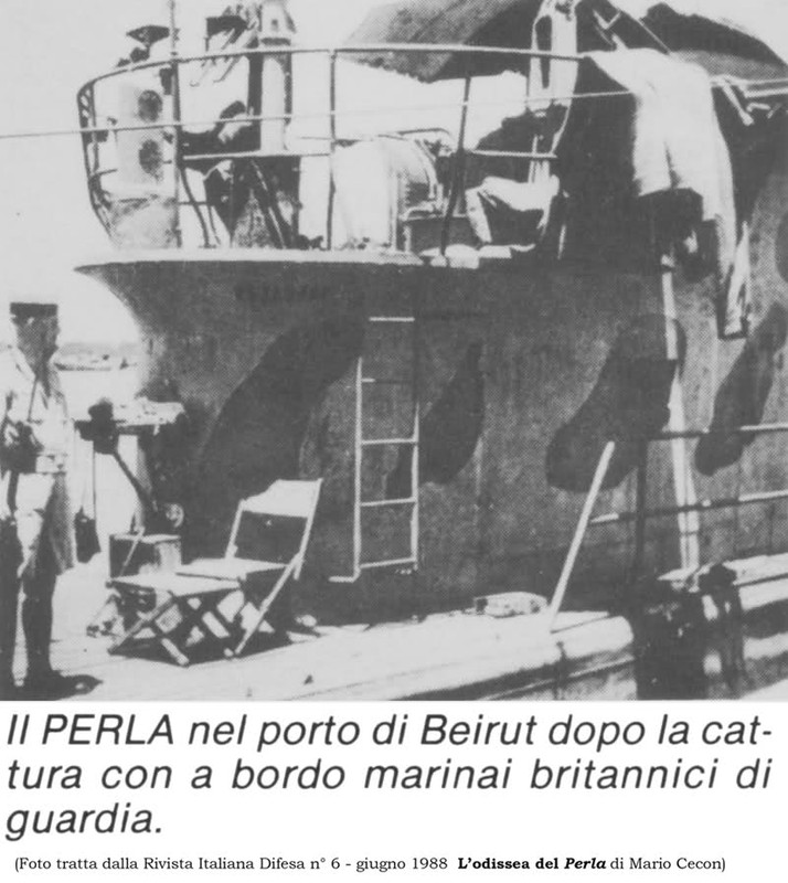 El Perla en el puerto de Beirut después de su captura con marineros británicos de guardia a bordo