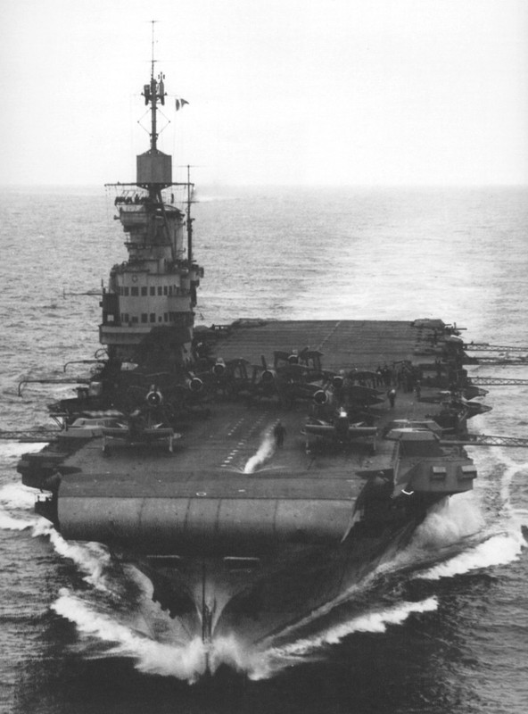 HMS Victorious en 1942