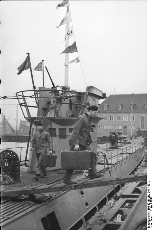El U-37 en Wilhelmshaven el 18 de abril de 1940
