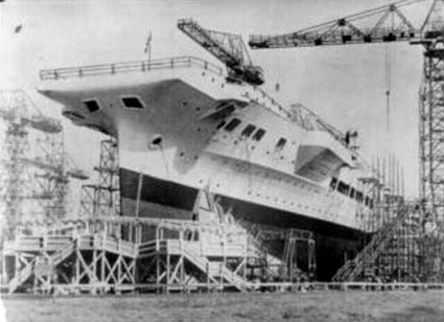 El HMS Formidable durante su construcción