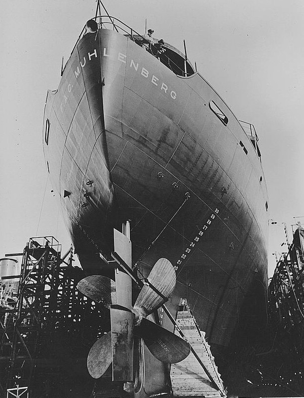 Vista de popa de un buque Liberty, concretamente el USS Muhlenberg, sus únicas hélices tenían un diámetro de 5 m