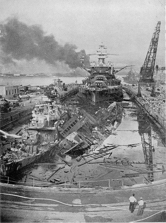 Dique seco Nº 1, se aprecian los restos de los destructores USS Cassin y del USS Downes