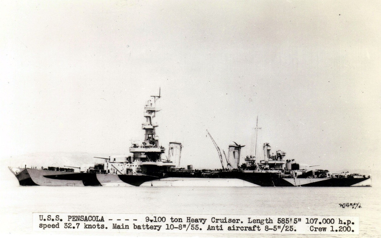 El USS Pensacola en los Astilleros Mare Island durante su reparación, mayo de 1944