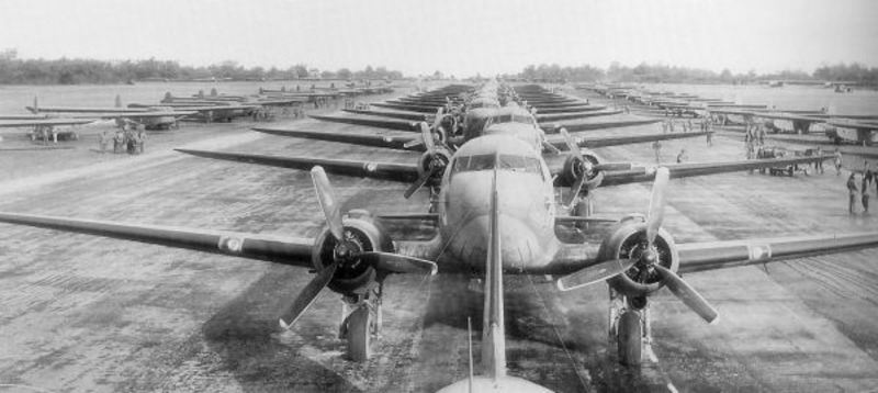 Aviones de remolque C-47 alineados en Membury